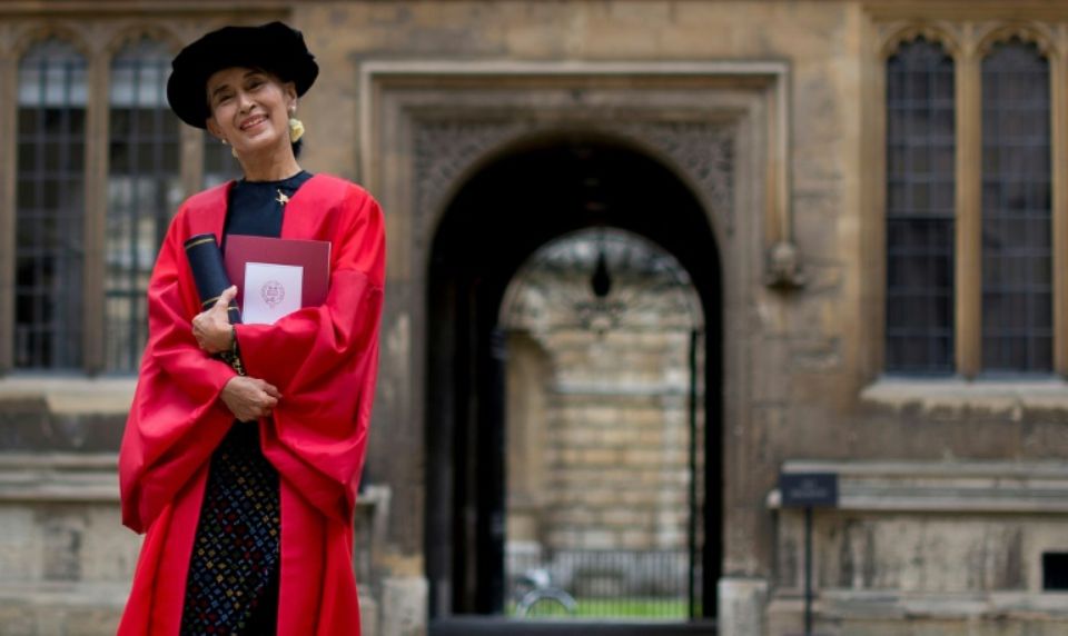 La dirigeante birmane Aung San Suu Kyi, le 20 juin 2012 à l'Université d'Oxford (photo Libération)