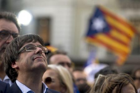 Catalogne: Puigdemont dénonce la "pire attaque" contre sa région depuis Franco