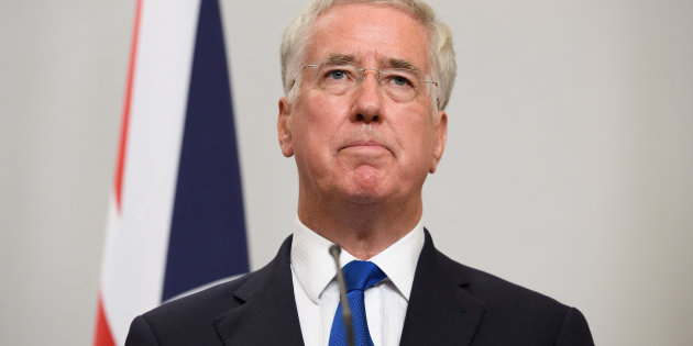 Accusé de harcèlement sexuel, le ministre de la Défense britannique démissionne