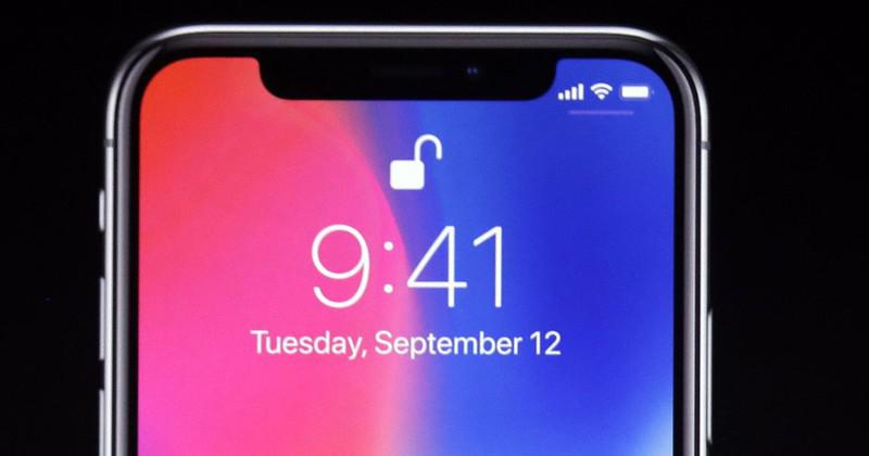 Apple rassure Wall Street au moment où sort l'iPhoneX, modèle anniversaire
