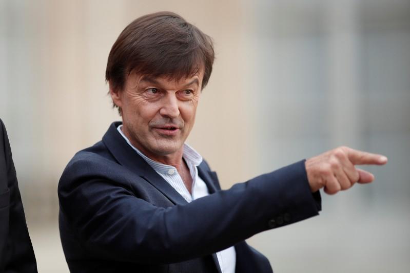Hulot assure qu'il "ne recule pas" sur le nucléaire