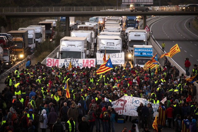 Catalogne: grève, routes et trains bloqués à l'appel d'indépendantistes