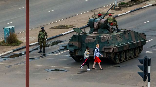 Zimbabwe: le président Mugabe détenu par l'armée, déployée dans la capitale