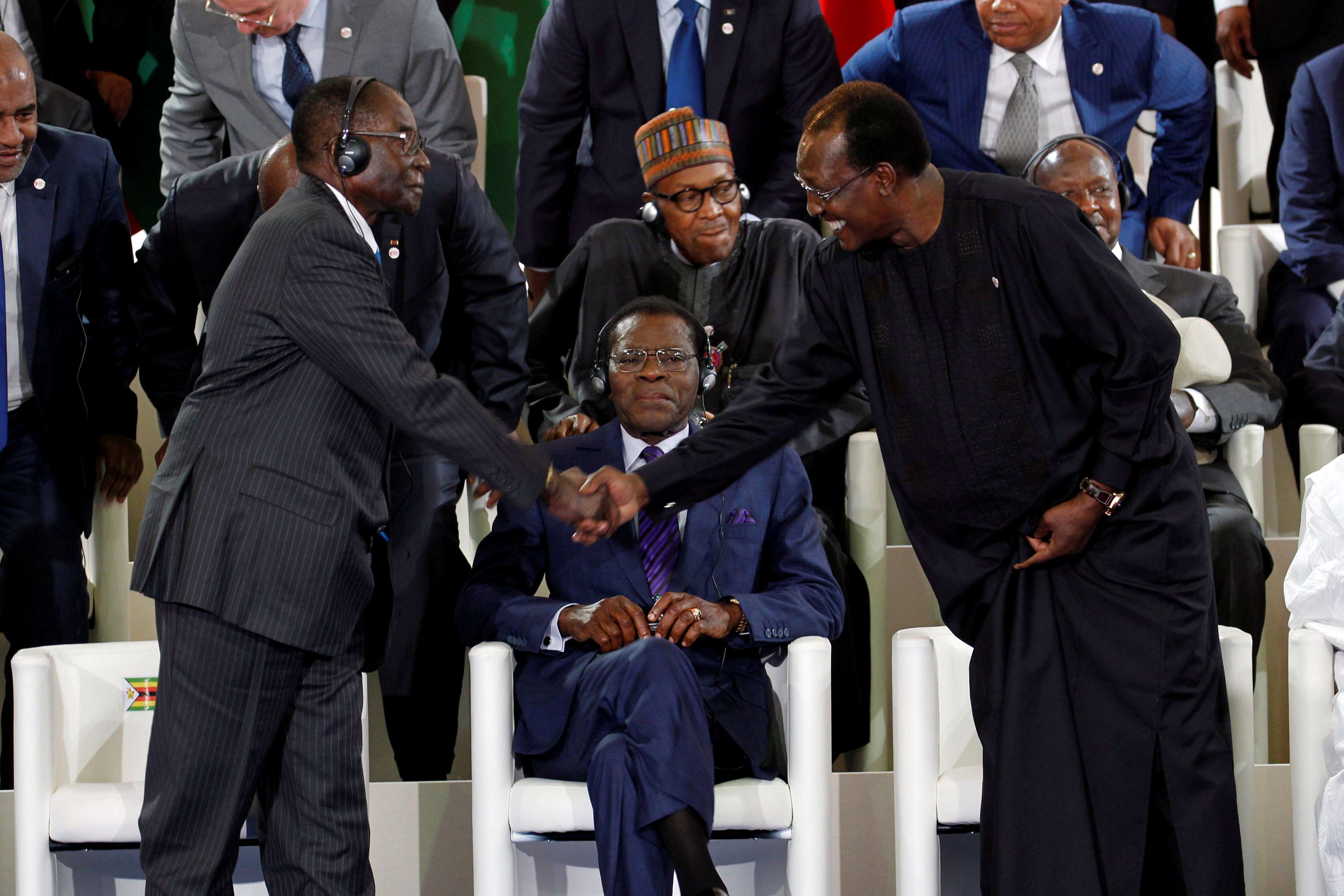 La chute de Mugabe, un espoir pour les oppositions en Afrique ?