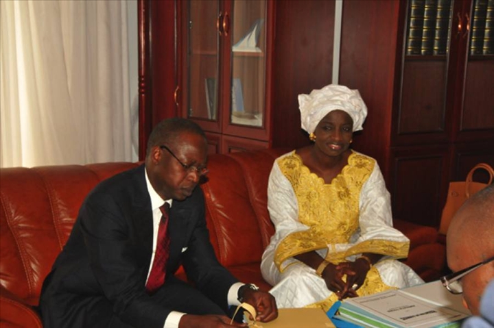 Le premier ministre Dionne lors de sa passation de service avec Aminata Touré
