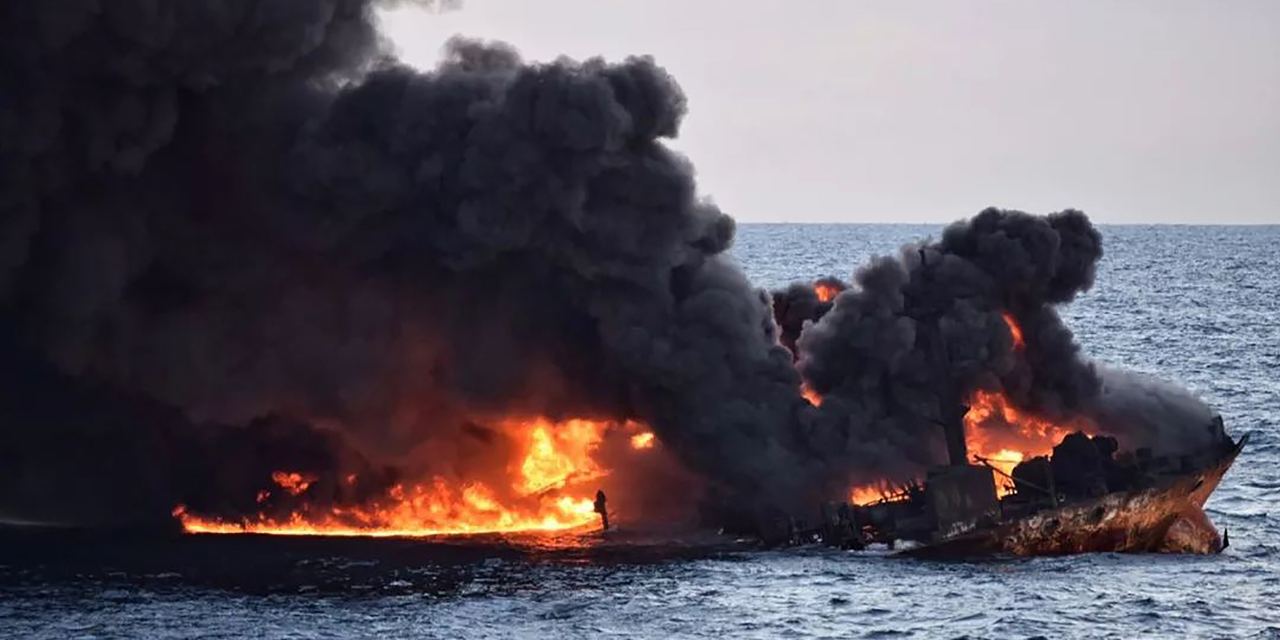 Le pétrolier iranien en flammes au large de la Chine a coulé