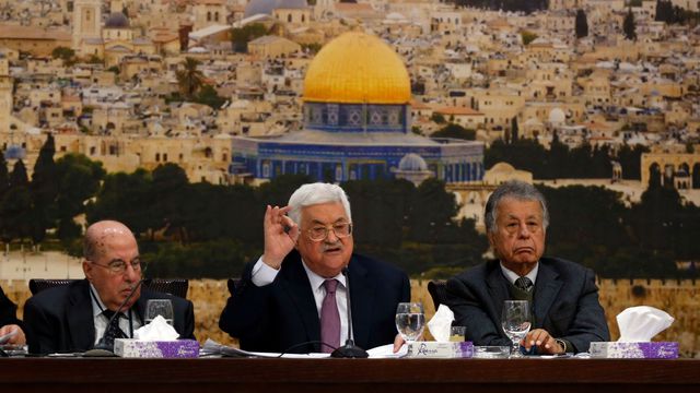 L'offre de paix de Trump: la "claque du siècle", selon le président palestinien