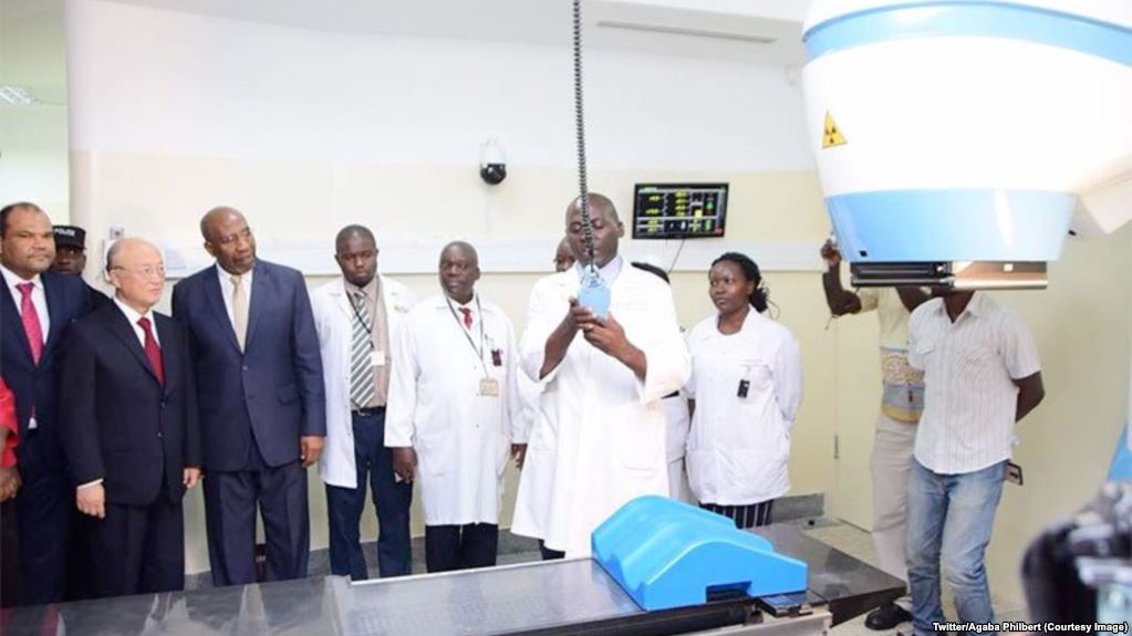 Ouganda: la seule machine de radiothérapie, en panne depuis deux ans, enfin remplacée