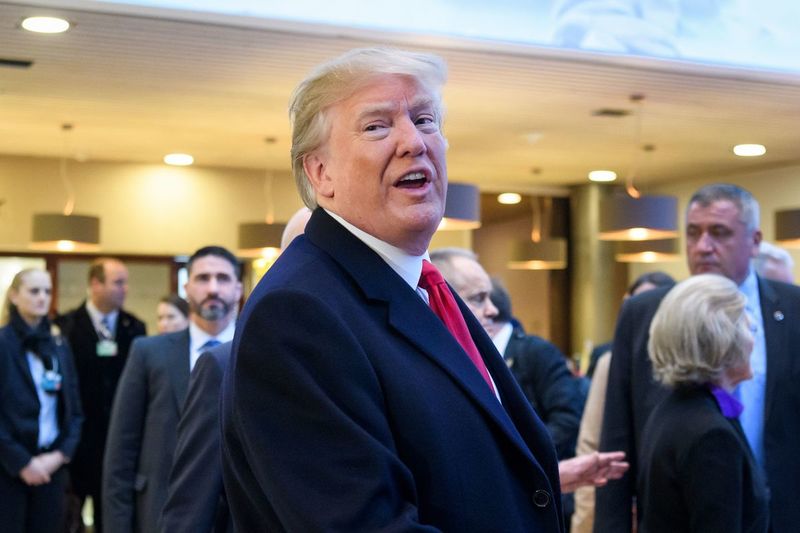 Trump hué à Davos après une critique verbale contre la presse