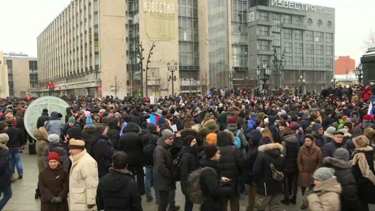 Russie: Navalny arrêté, des milliers de Russes manifestent contre Poutine