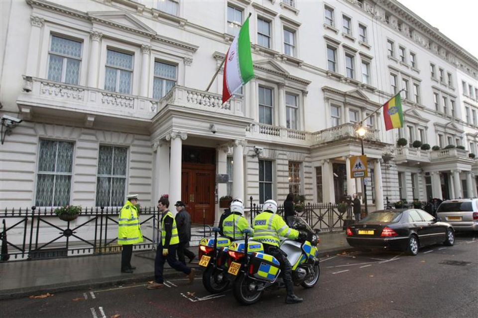 Londres: Quatre individus arrêtés après avoir accédé au balcon de l'ambassade d'Iran