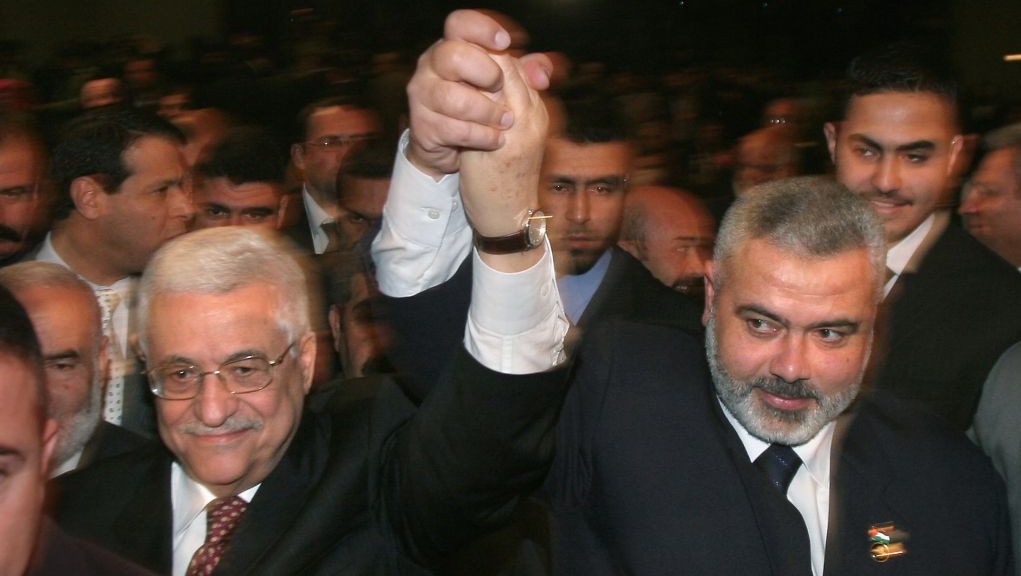 Mahmoud Abbas et le chef du Hamas Ismail Haniyeh