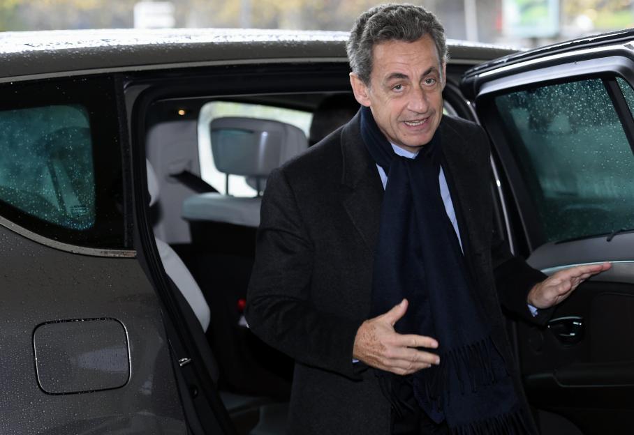 Nicolas Sarkozy a-t-il eu droit à un traitement de faveur en étant autorisé à rentrer chez lui pendant sa garde à vue ?