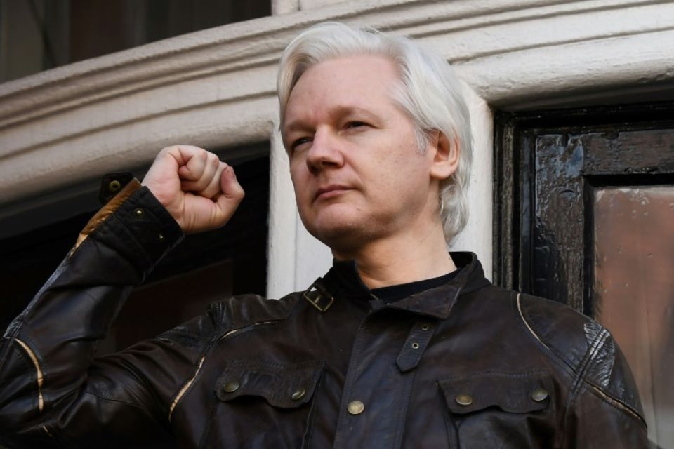 L'Equateur punit Assange, trop polémique, en le privant d'internet