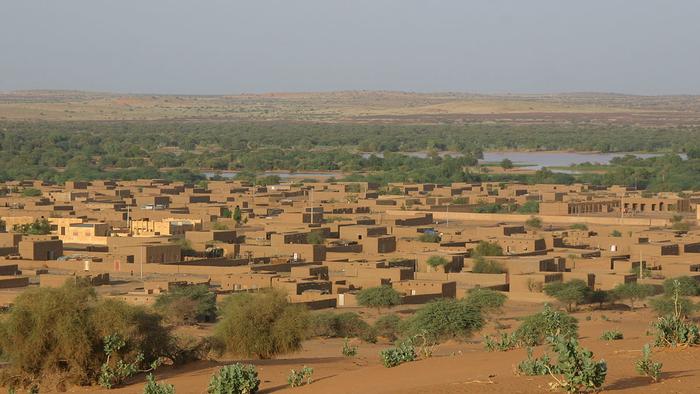 Mali: 14 "suspects terroristes" tués dans une "présumée tentative d'évasion" (armée)