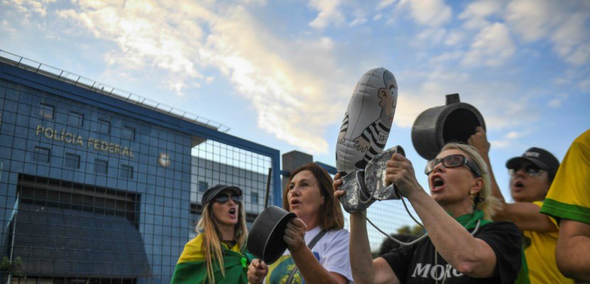 Premier jour de prison pour Lula, qui espère une sortie rapide