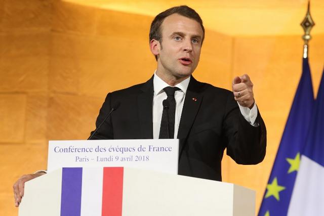 Macron tente de rassurer l'Eglise sur les questions sociétales