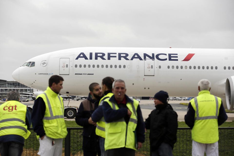 Grève à Air France: la direction joue les salariés contre les syndicats