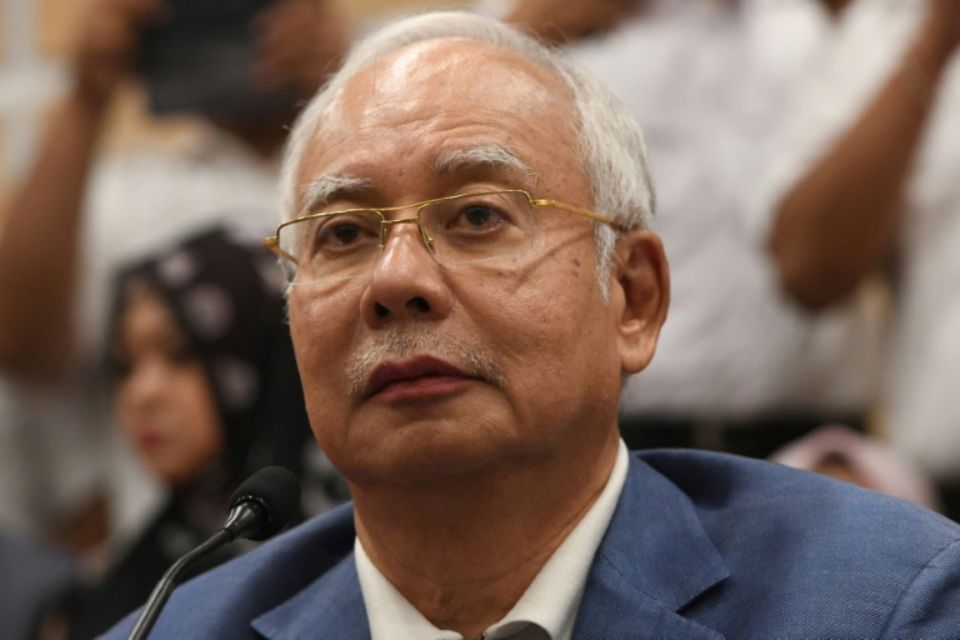 L'ex-Premier ministre Najib, soupçonné de corruption, interdit de sortir de Malaisie