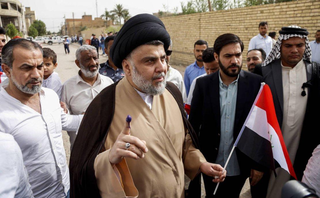Irak: En tête, le populiste Moqtada Sadr tend la main pour une coalition