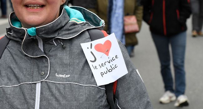 Services publics "attaqués": les fonctionnaires dans la rue mardi