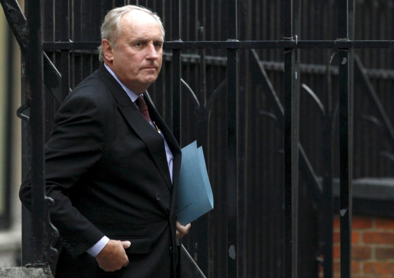 Le tout puissant et polémique rédacteur en chef du Daily Mail raccroche