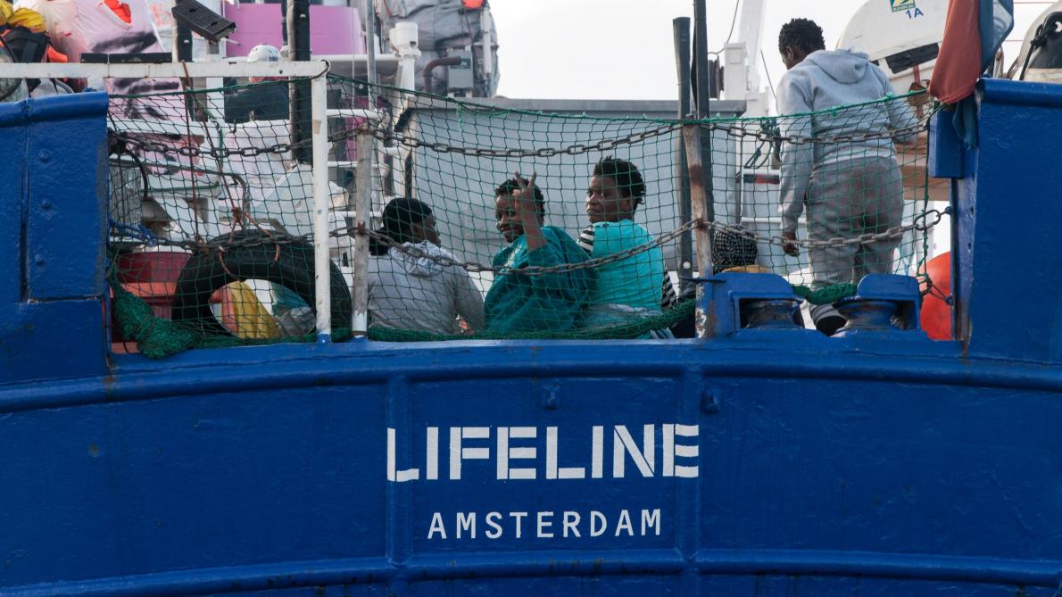Migrants: l'Italie annonce qu'elle va sequestrer deux navires d'une ONG