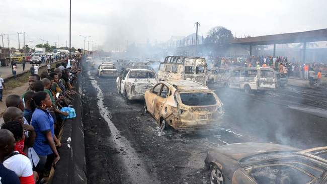 Au moins neuf morts à Lagos dans l'explosion d'un camion-citerne