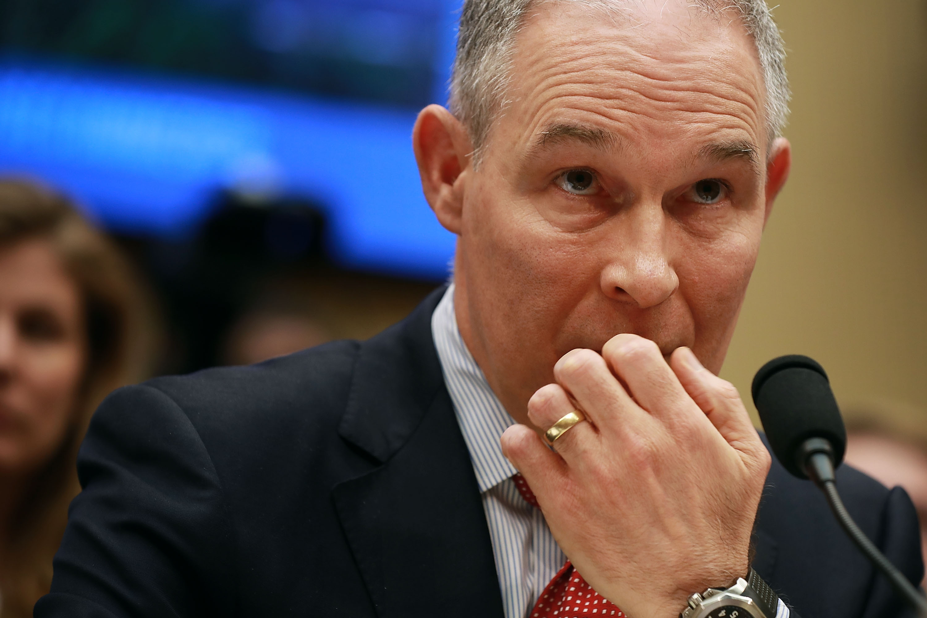 Trump sacrifie Pruitt, ministre de l'Environnement miné par les scandales