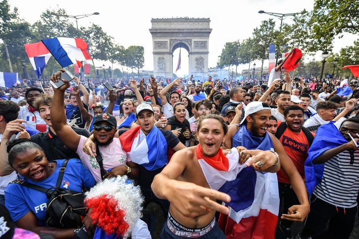 Mondial-2018: La France exulte, emportée par sa "deuxième étoile"