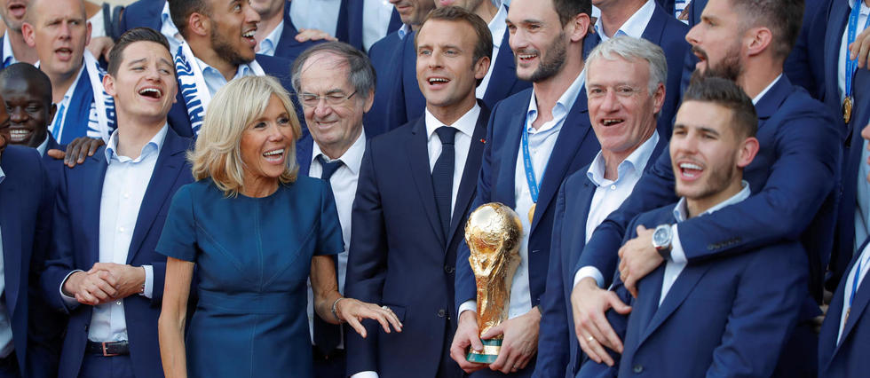 Macron demande aux Bleus à l'Elysée: "Ne changez pas!"