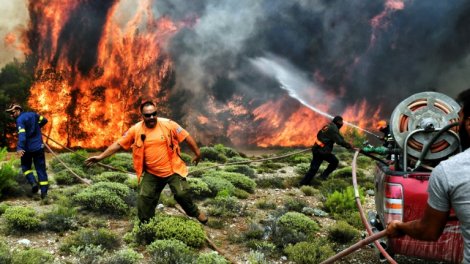 La Grèce en deuil après des incendies meurtriers, au moins 74 morts