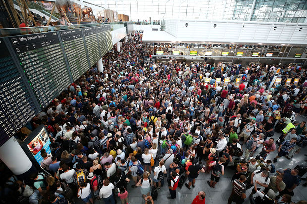 Allemagne: 200 vols annulés après une intrusion dans un secteur sécurisé