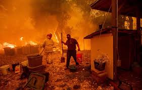 Californie: L'incendie de Mendocino poursuit sa progression
