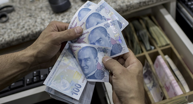 Turquie : la livre s'effondre, Erdogan dénonce une "guerre économique"