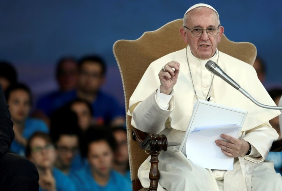 Devant 70.000 jeunes à Rome, le pape critique "la liberté sans contraintes"