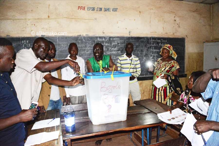 Mali: les législatives fin octobre, l'opposition dénonce des "arrestations extrajudiciaires"