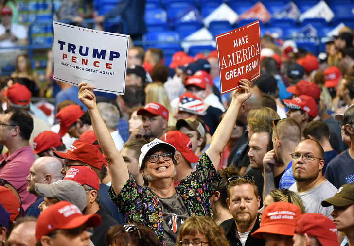 Les femmes et républicains aisés, déterminants pour les législatives américaines