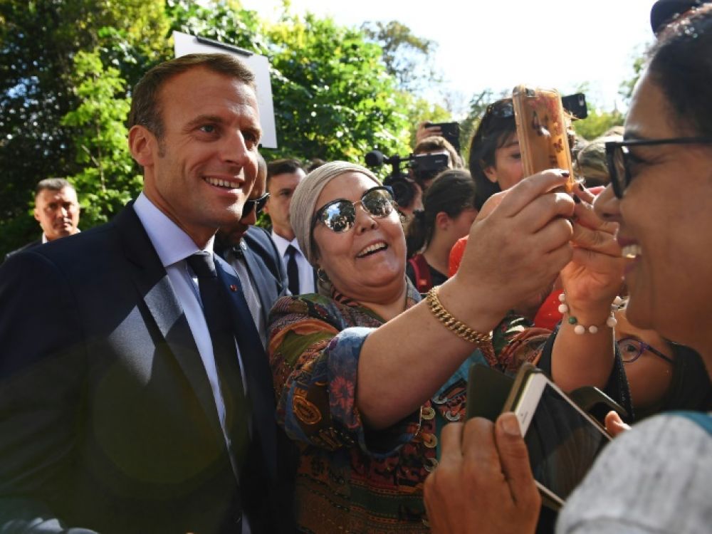 Macron conseille à un chômeur de se réorienter: dans la restauration, du travail "je vous en trouve"