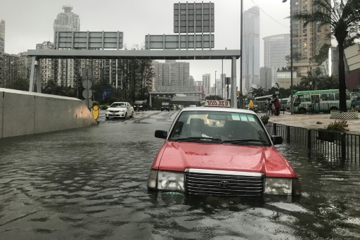 Le typhon Mangkhut a atteint la Chine continentale après avoir semé le chaos à Hong Kong