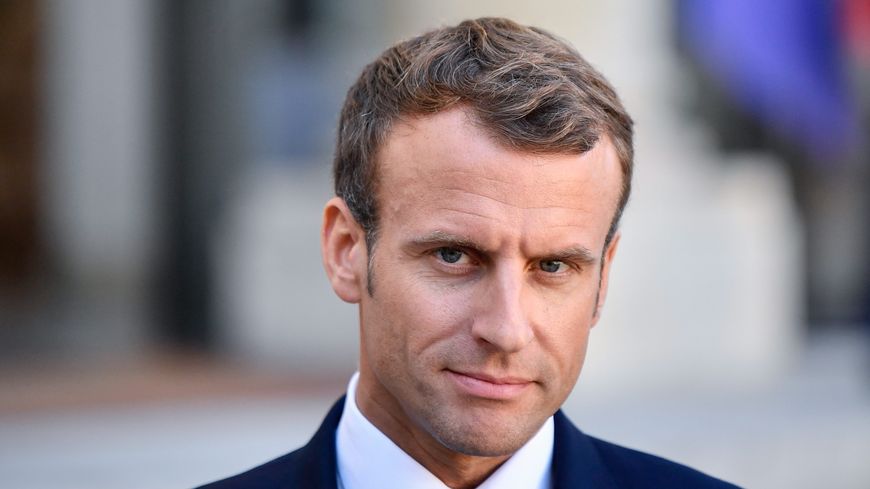 Ni tournant, ni changement de cap ou de politique, dit Macron