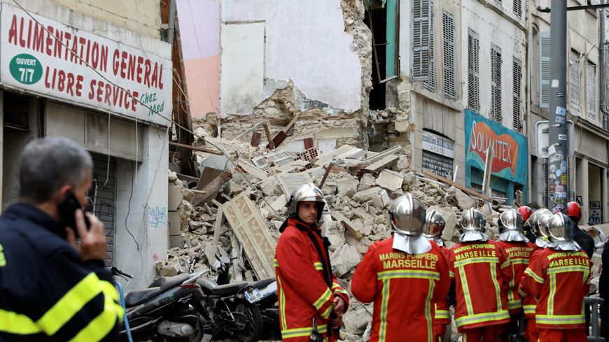 Deux immeubles s'effondrent à Marseille, dix personnes recherchées
