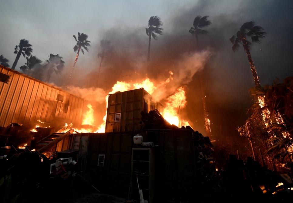 Violents incendies en Californie: 23 morts, Malibu menacée