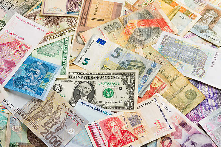 Le dollar, en pleine aversion au risque, monte face aux devises concurrentes
