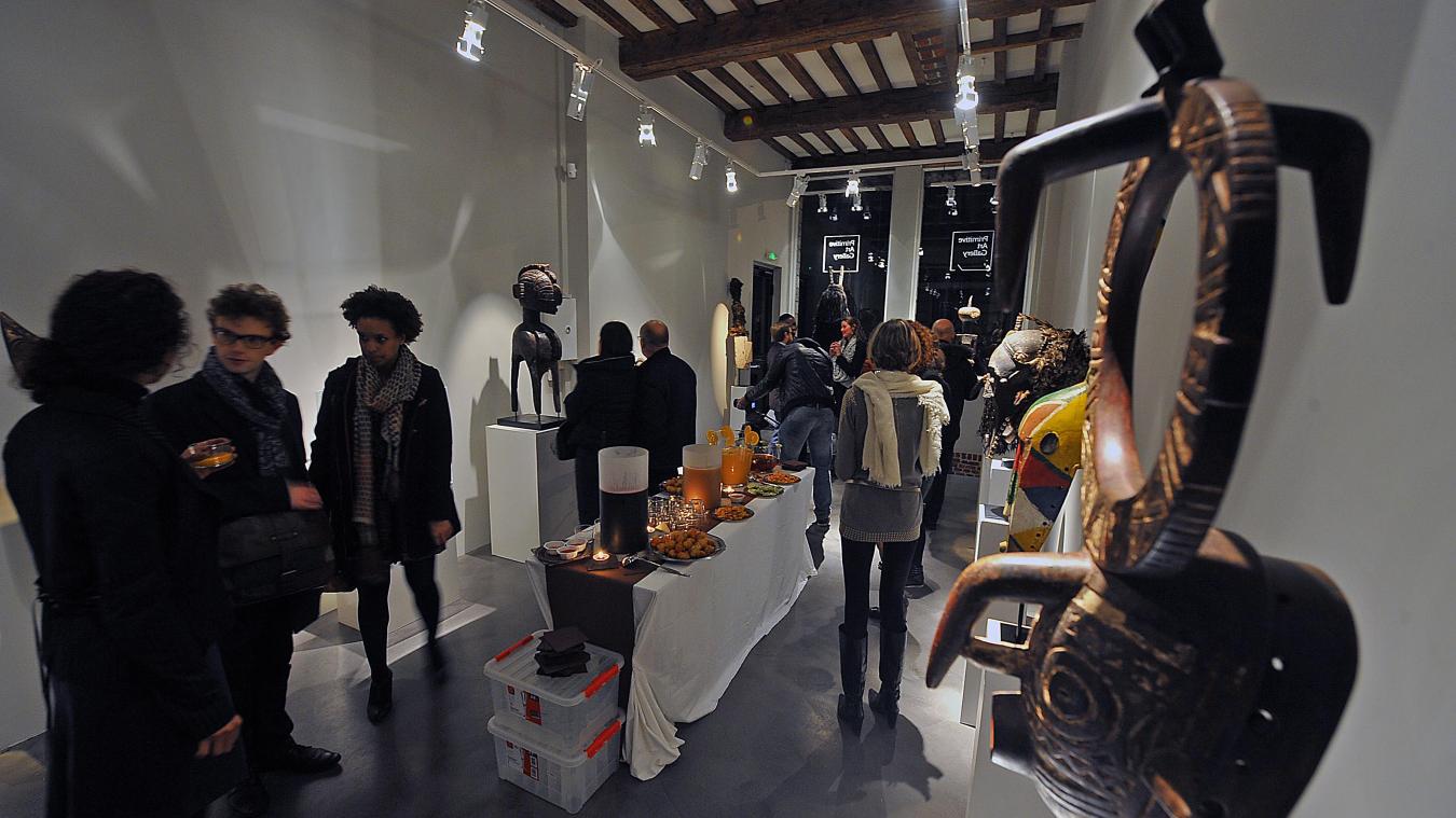 Art africain: Macron va rendre 26 oeuvres au Bénin et étudier une politique d'échanges