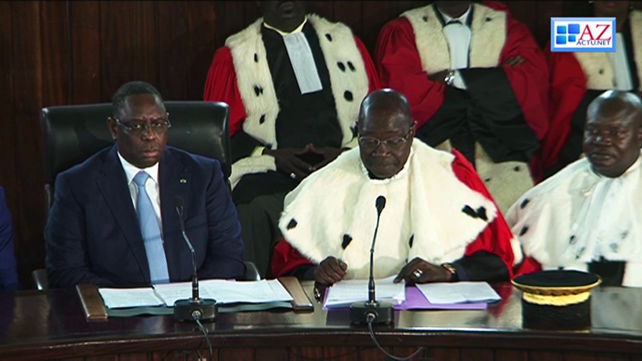Le président Macky Sall aux côtés de Mamadou Badio Camara, président de la Cour suprême