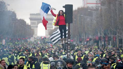"Gilets jaunes" : les Champs-Elysées seront réservés aux piétons samedi, avec des "contrôles systématiques", annonce le ministre de l'Intérieur