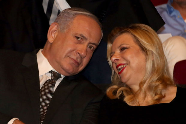 Israël: la police recommande l'inculpation de Netanyahu et de sa femme Sara pour corruption