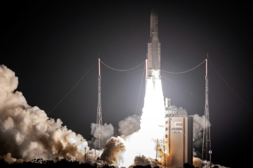 Ariane 5 décolle et lance deux satellites pour la Corée du Sud et l'Inde