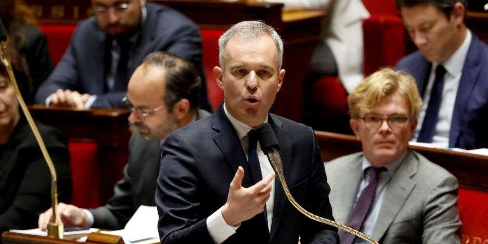 "Gilets jaunes": l'exécutif annule les hausses de taxe pour 2019